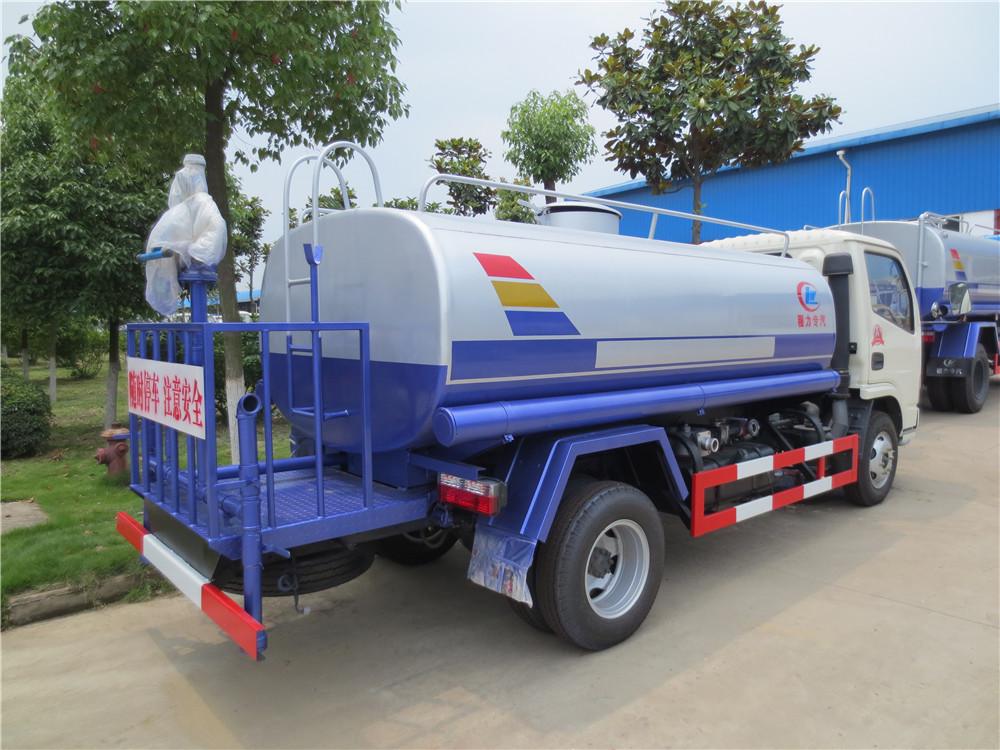 1000 gallon water truck