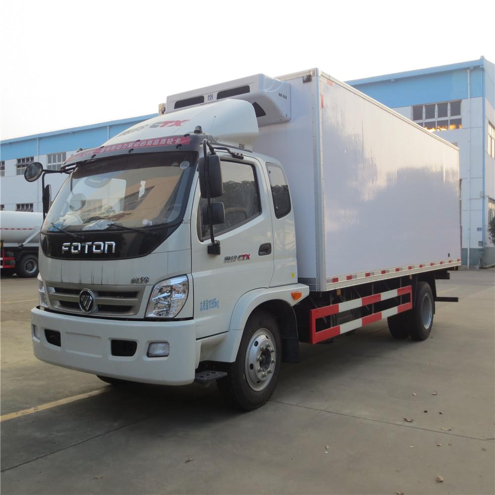 4*2 refrigerated van truck