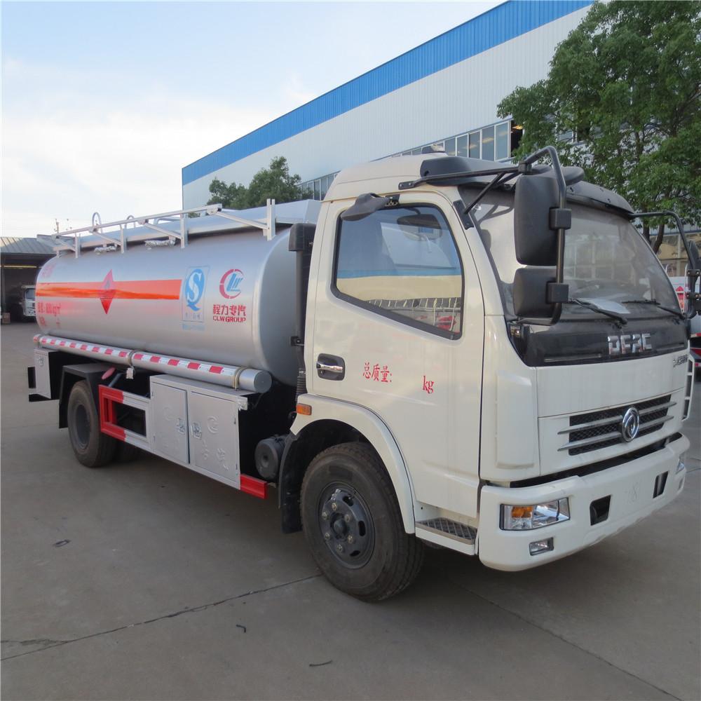 8000 liter oil tanker