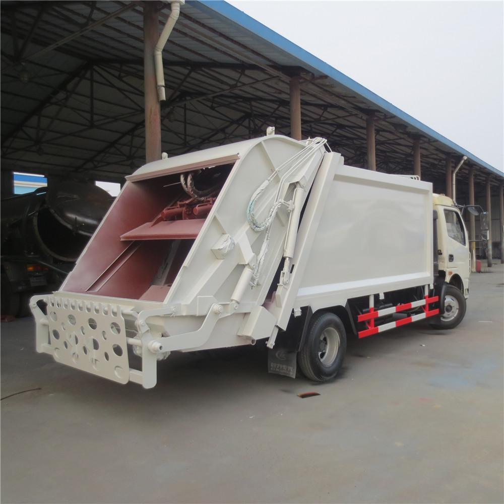 rear loader garbage compactor truck